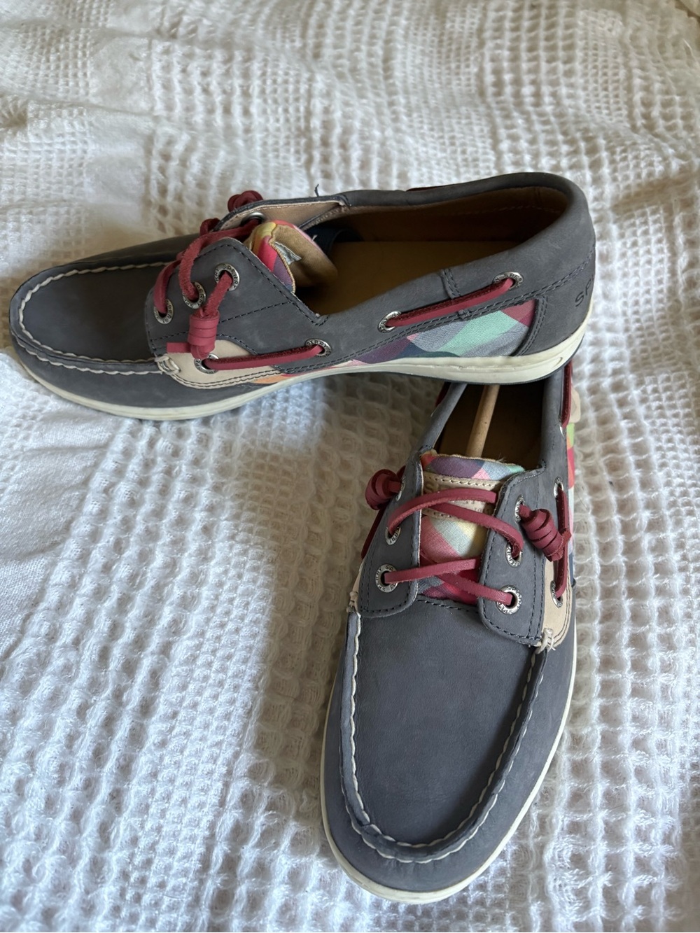 Sperry Gray Leather Boat Shoes with Pink Laces